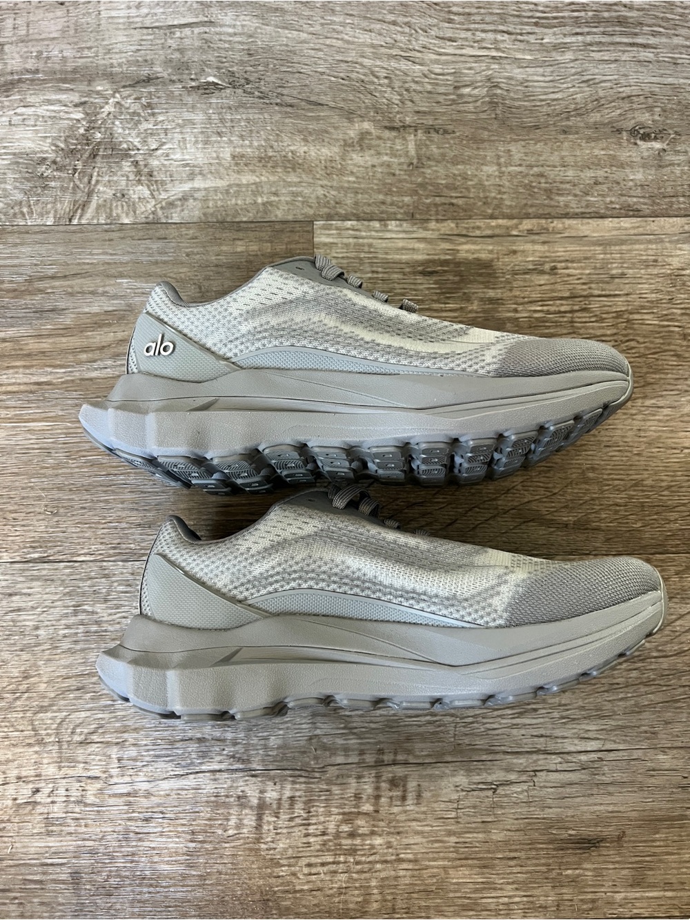 ALO Runner Running Sneaker Grey - Picture 5 of 9